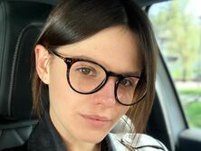 "Мне все равно, кто что подумает". Звезда фильма "Пульс" снялась в откровенной фотосессии, полностью раздевшись перед камерой