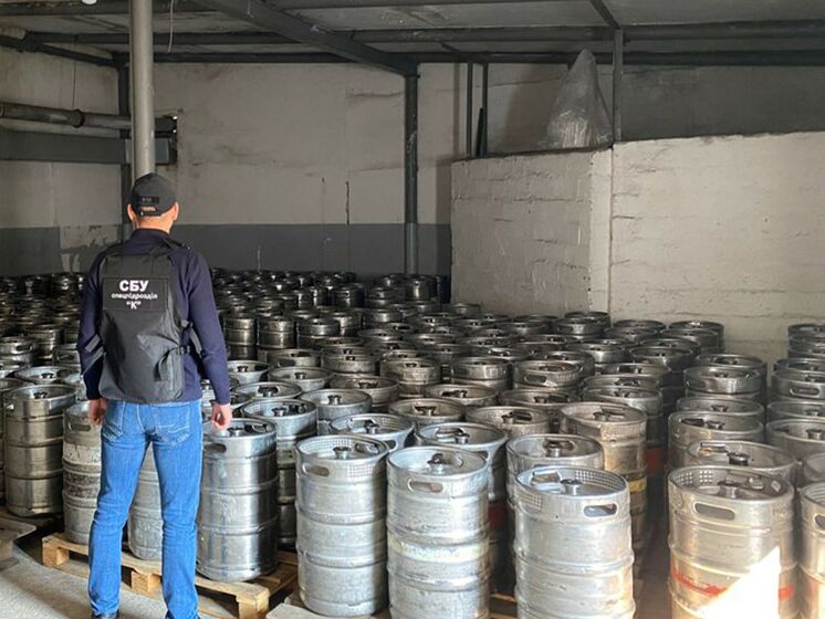 СБУ заблокировала подпольный алкогольный мини-завод. Его организаторы сбывали 100 тонн фальсификата ежемесячно