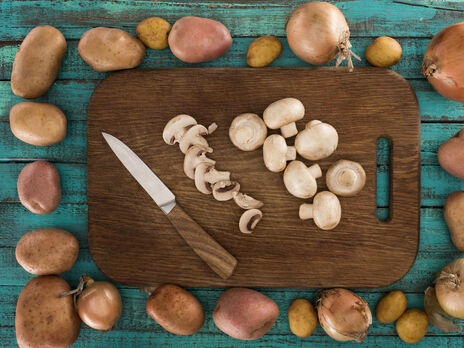 Картофельные гнезда с грибами запекаются около 20 минут в духовке