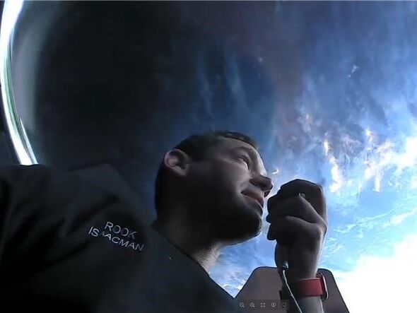 SpaceX показала перші фото з орбіти, зроблені космічними туристами