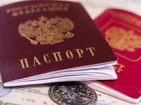 Паспорта РФ выдавали перед избирательным участком, сообщили журналисты