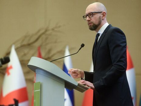 Яценюк: У Росії тривають так звані вибори до Держдуми. Ані вибору, ані честі, ані сорому на цьому спектаклі немає