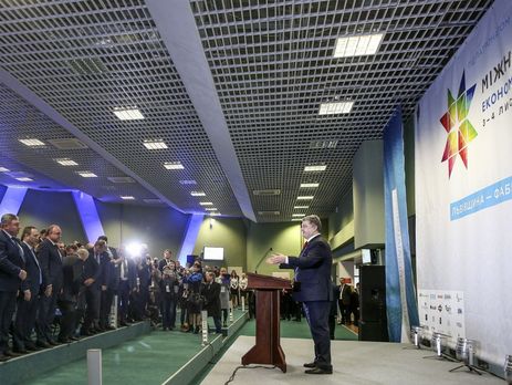 Порошенко пообещал подписать закон об упрощении экспорта услуг для развития IT-индустрии