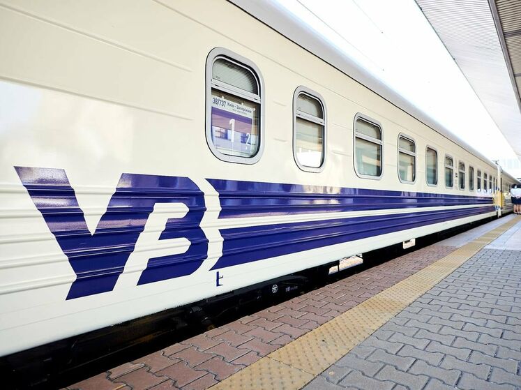 "Укрзалізниця" сегодня возобновит движение поездов на участке в Черновицкой области, где произошел обвал грунта