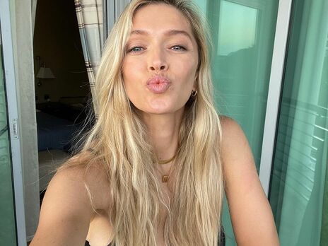 Брежнева объяснила, почему не хочет менять объем своих губ