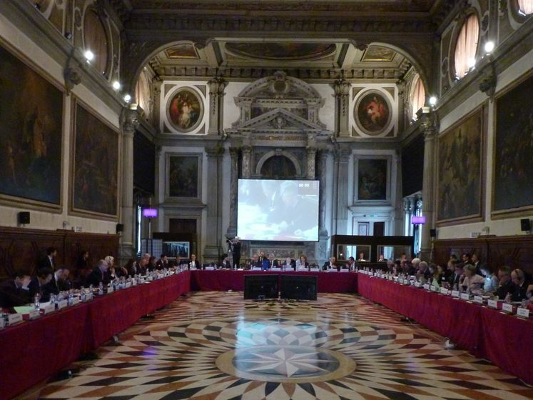 Венеціанська комісія підготує висновок щодо законопроєкту Зеленського про олігархів у середині грудня