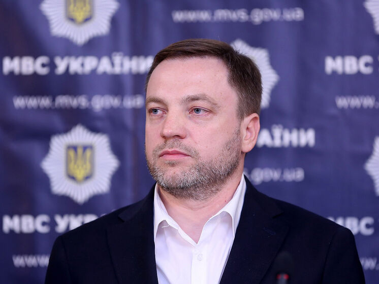 Глава МВД Украины показал пули, которыми ранили водителя Шефира