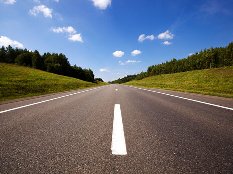 Кабмин Украины предлагает сделать платными дороги для грузовиков весом от 12 тонн