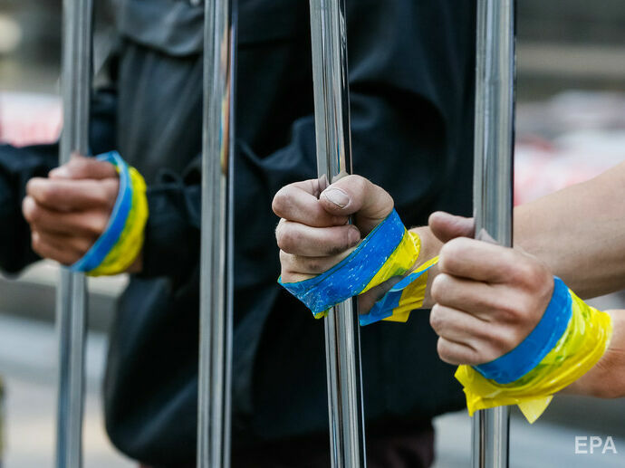 На тимчасово окупованих територіях України й у Росії незаконно утримують 450 осіб – Зеленський