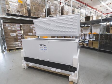 Украина получила три ультрахолодовых морозильника для хранения вакцин от COVID-19