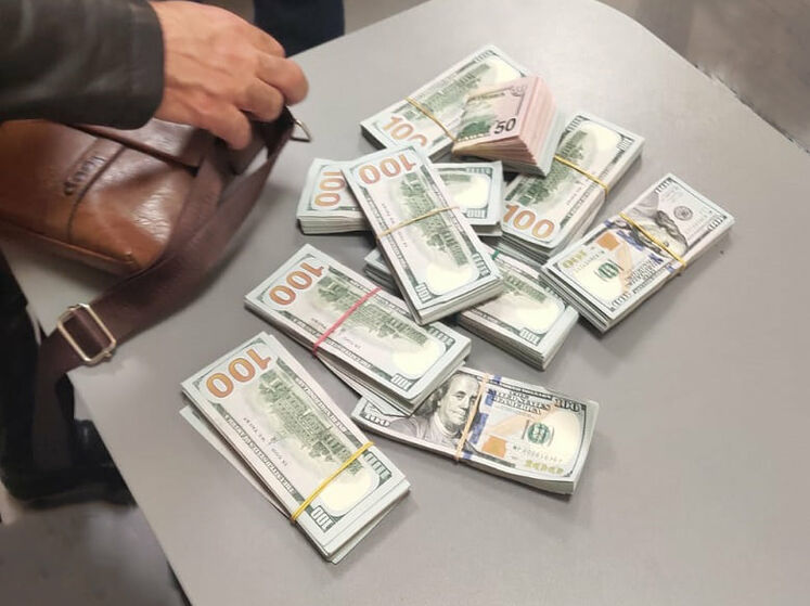 Украл у знакомого $105 тыс. и пытался покинуть Украину. Полиция в аэропорту задержала иностранца