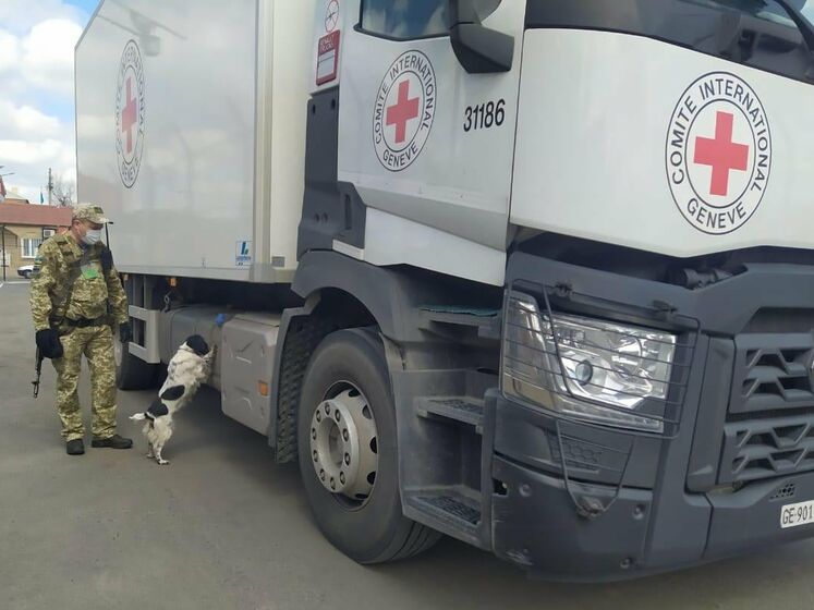 В ОРДЛО проїхали три вантажівки з гуманітарною допомогою від Червоного Хреста – Держприкордонслужба