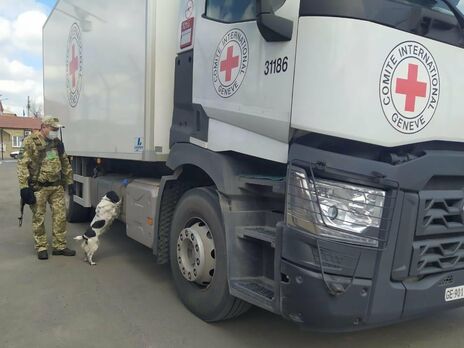 В ОРДЛО проследовали три грузовика с гуманитарной помощью от Красного Креста – Госпогранслужба