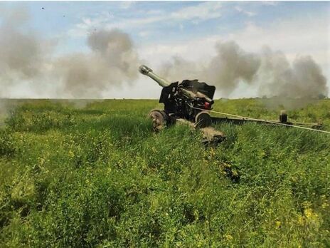 Окупанти обстріляли позиції ЗСУ поблизу Мар'їнки. Український військовослужбовець дістав поранення