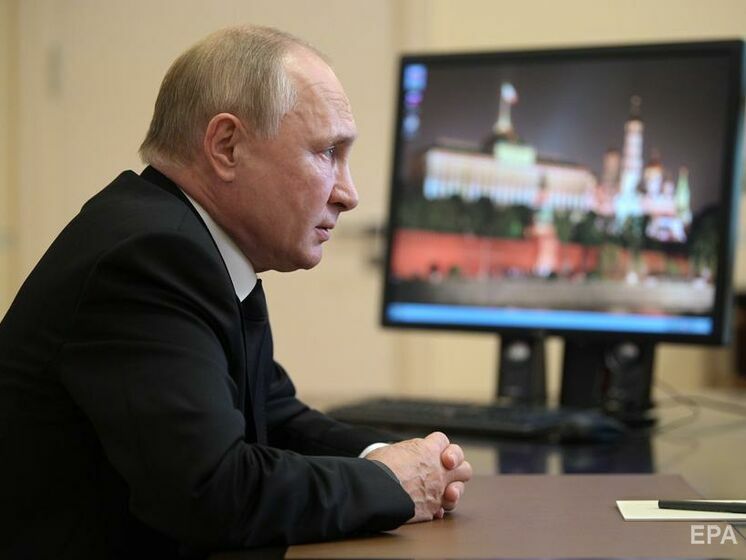 Путин заявил, что СМИ должны выполнять госзаказ, а не "ковыряться в грязном белье элит"
