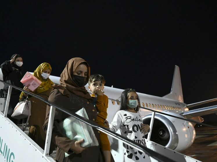 Талибы хотели конфисковать украинский самолет, который должен был эвакуировать 96 человек из Афганистана – СМИ