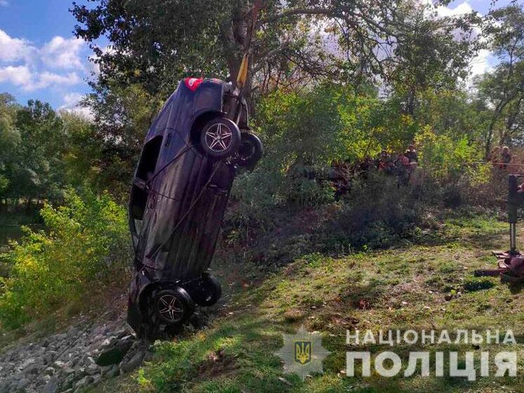 В Полтавской области авто утонуло в реке, погибло три человека – полиция