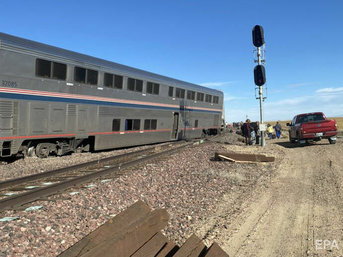 В США с рельсов сошел пассажирский поезд, погибло минимум три человека