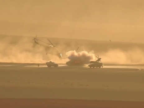 В сети появились кадры нападения на предположительно российский вертолет в Сирии. Видео