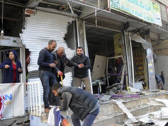 В Турции в результате взрыва у здания полиции погиб один человек