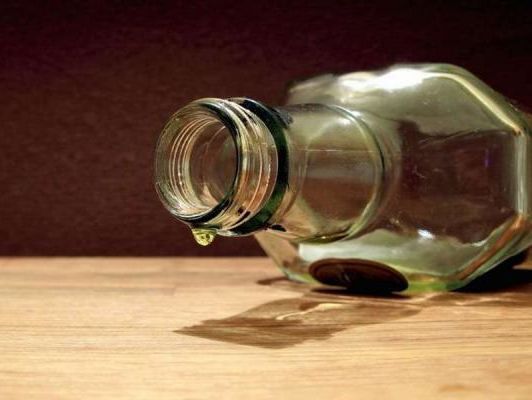 В Харьковской области от отравления алкоголем умерла женщина