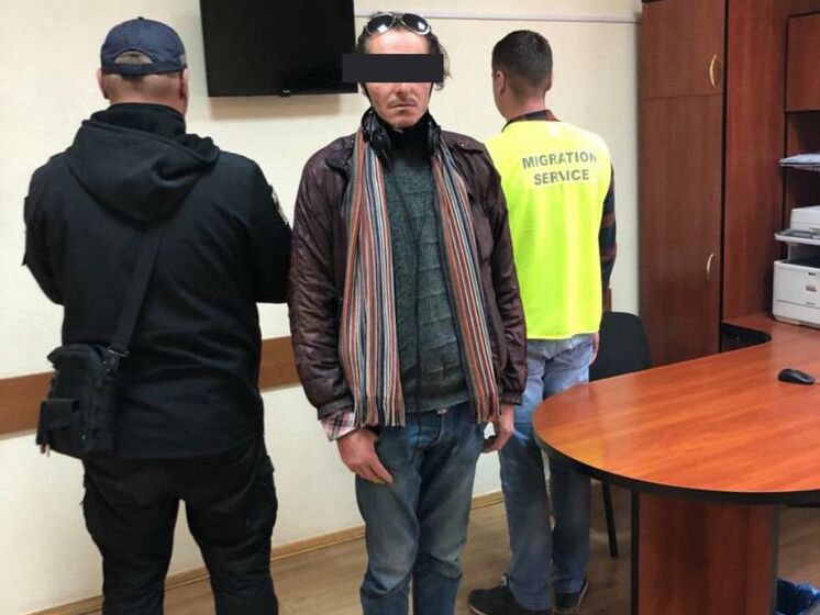 Испанец три месяца нелегально жил во львовском торговом центре – миграционная служба