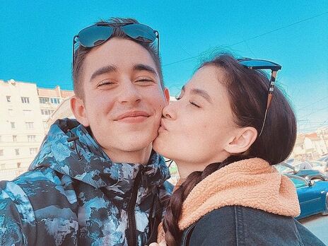 Беременную невесту 19-летнего победителя 