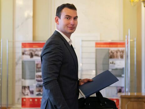 Нардеп Железняк заявив, що влада намагається заднім числом виправити текст законопроєкту про олігархів і стенограму засідання