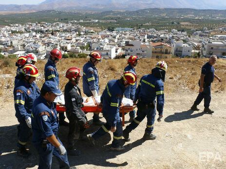 В результате землетрясения на Крите погиб человек, есть раненые, разрушены здания. Фото, видео