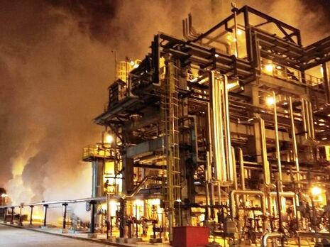 У Білорусі на нафтопереробному заводі спалахнула пожежа