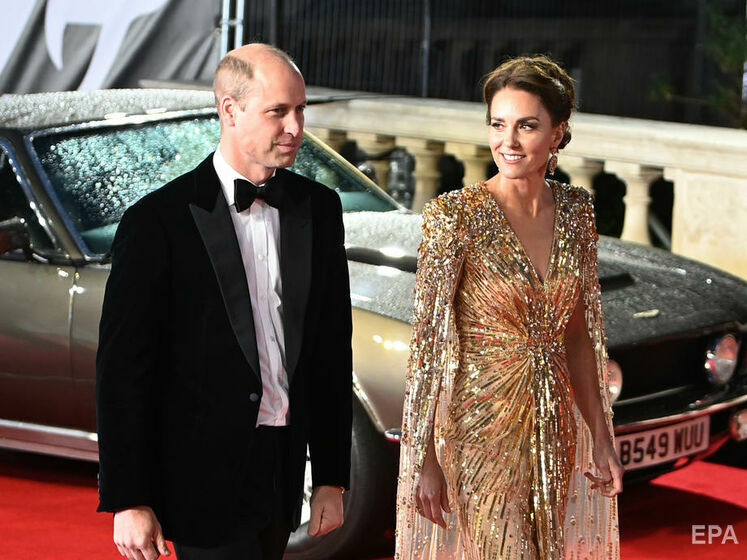 Принц Вільям у смокінгу, а його дружина – у сукні з декольте. У Лондоні відбулася світова прем'єра нового фільму про Джеймса Бонда