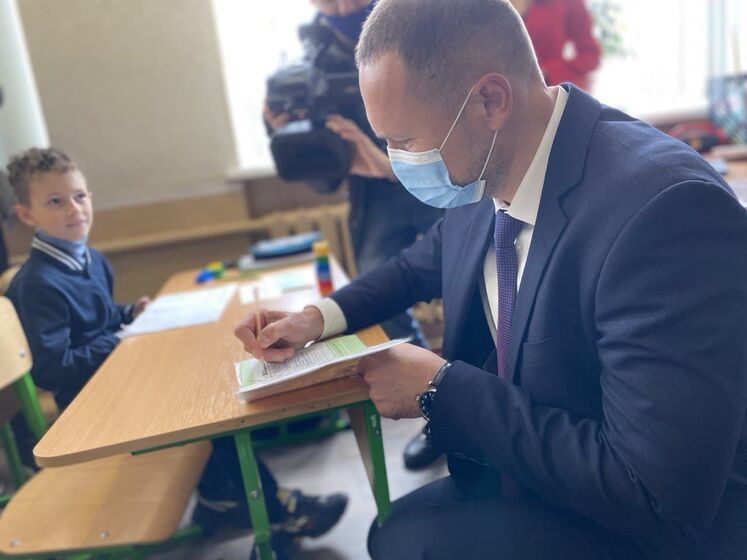 Как минимум одну дозу вакцины от коронавируса получили почти 78% украинских учителей &ndash; Шкарлет
