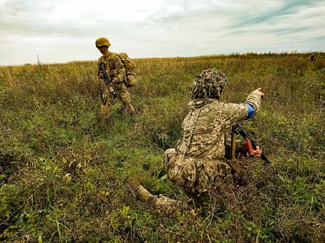 На Донбасі двоє українських військових дістали поранення