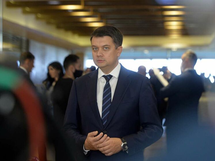 Разумков офіційно запросив фракцію "Слуга народу" на зустріч через ініціативу про його відставку. Арахамія відповів