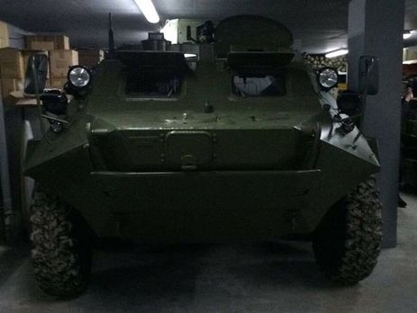 Правоохранители нашли под Киевом большой склад боеприпасов и БТР в подземном бункере. Фоторепортаж