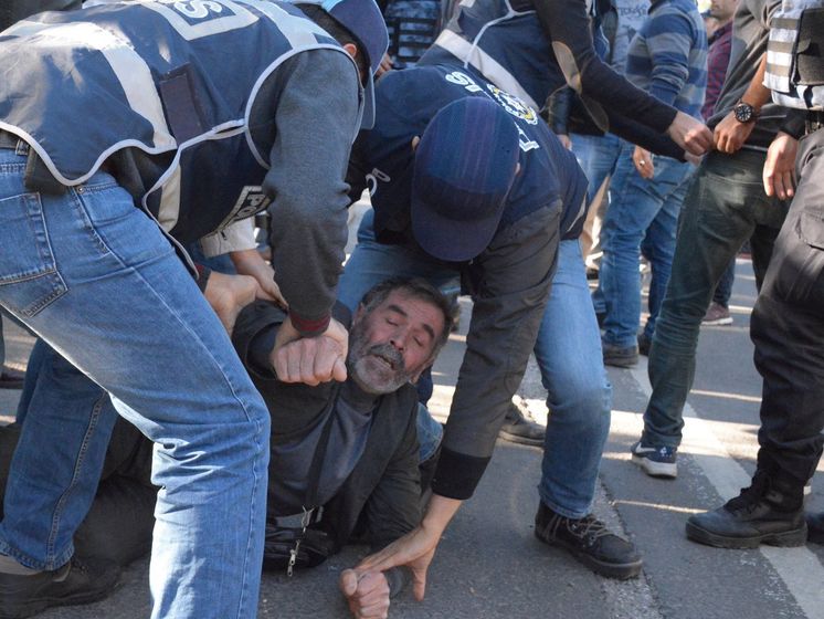В Турции после ареста оппозиционных политиков произошли столкновения 