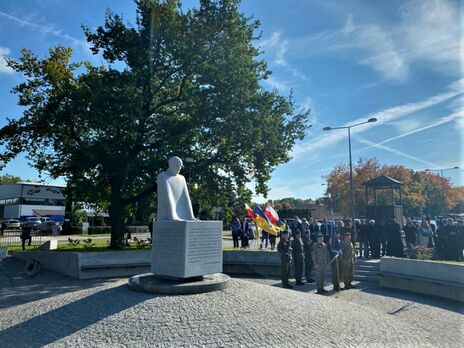 Кулеба открыл в Люблине памятник украинскому святому, который крестил евреев во время оккупации Галичины