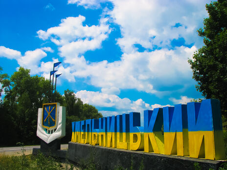 Рок-концерт і танці на пілоні. У Хмельницькому понад 400 тис. грн екоподатку витратили на фестиваль і листівки – ЗМІ