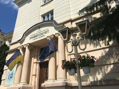СМИ получили письмо от Львовского медуниверситета о вреде вакцинации. В вузе заявили, что стали жертвами кибератаки