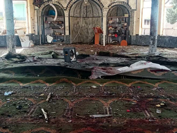 У мечеті в Афганістані стався вибух. ЗМІ пишуть, що загинуло приблизно сто людей