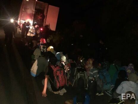 У Гватемалі поліція виявила в контейнері на дорозі 126 мігрантів