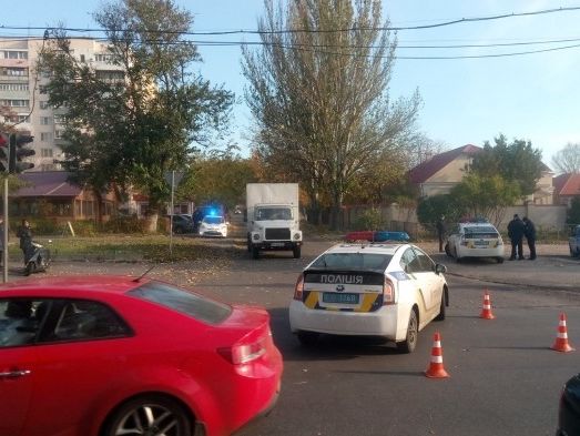 В Одессе полицейский автомобиль сбил мопедиста