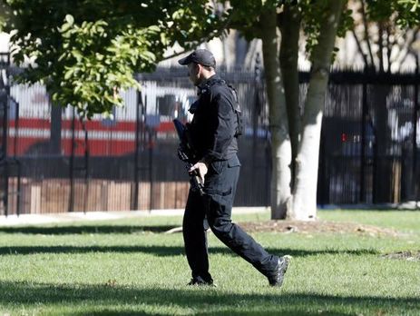 В США возле Белого дома задержали вооруженного мужчину