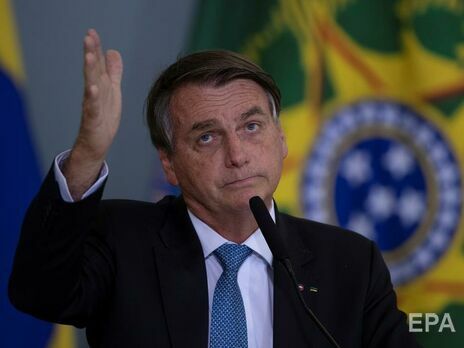 Президента Бразилии не пустили на футбольный матч без COVID-прививки 