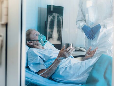 В больницах Харькова срочно развернули около 500 дополнительных коек для пациентов с COVID-19. С 10 октября город – в 