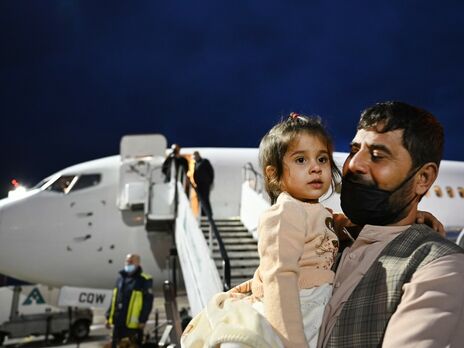 Україна увійшла в топдесятку країн, які евакуювали людей з Афганістану – Єнін