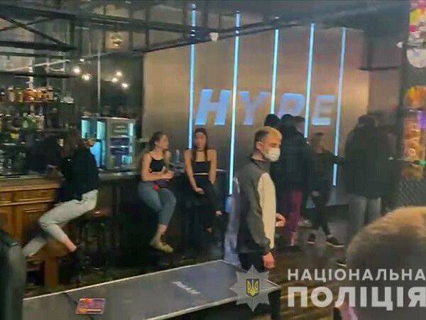 Українські правоохоронці планують перевіряти кафе, ресторани й кінотеатри на дотримання карантину &ndash; Офіс президента