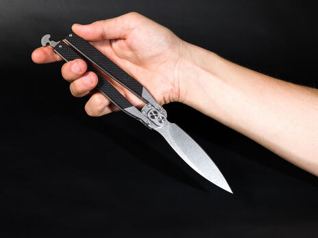 В Дагестане 15-летний школьник зарезал одноклассника. Позже дети этой же школы избили оператора, он в больнице