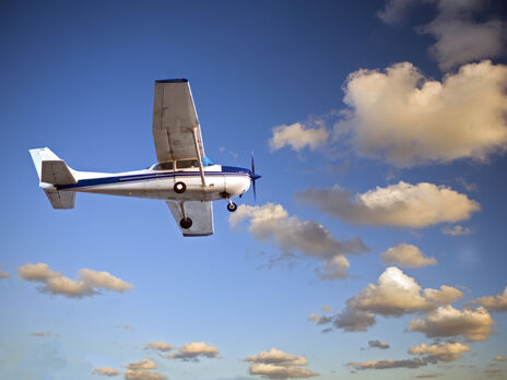 В Калифорнии самолет упал на жилой район, есть жертвы