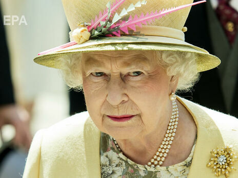 В последний раз Елизавета II использовала трость на людях в 2003 году